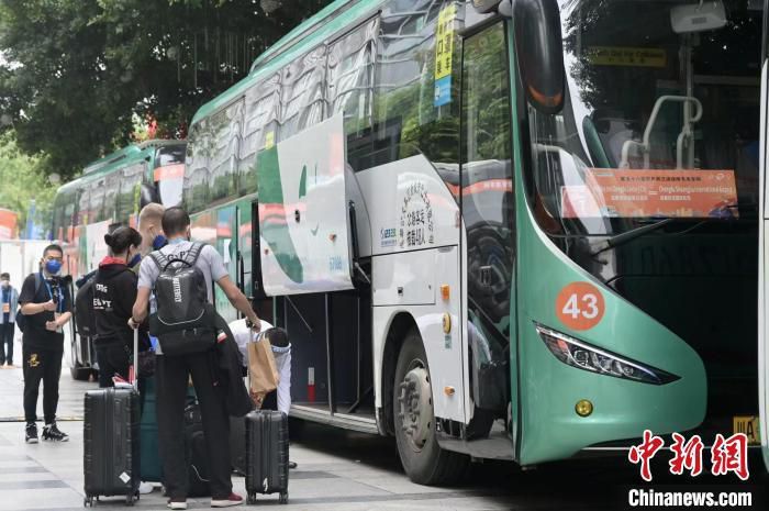 专家推荐　【东方球圣】足球7连红 奉上下午澳超：悉尼FC vs 西部联【红单策略】足球18中15 带来下午澳超：墨尔本城 VS 墨尔本胜利【盘算足红】足球17中13 带来晚间意甲：弗洛西诺尼 VS 尤文图斯今日热点赛事今日下午，悉尼FC vs 西部联，晚间欧洲顶级联赛火热进行，17中13专家东方球圣等人带来赛事解析。